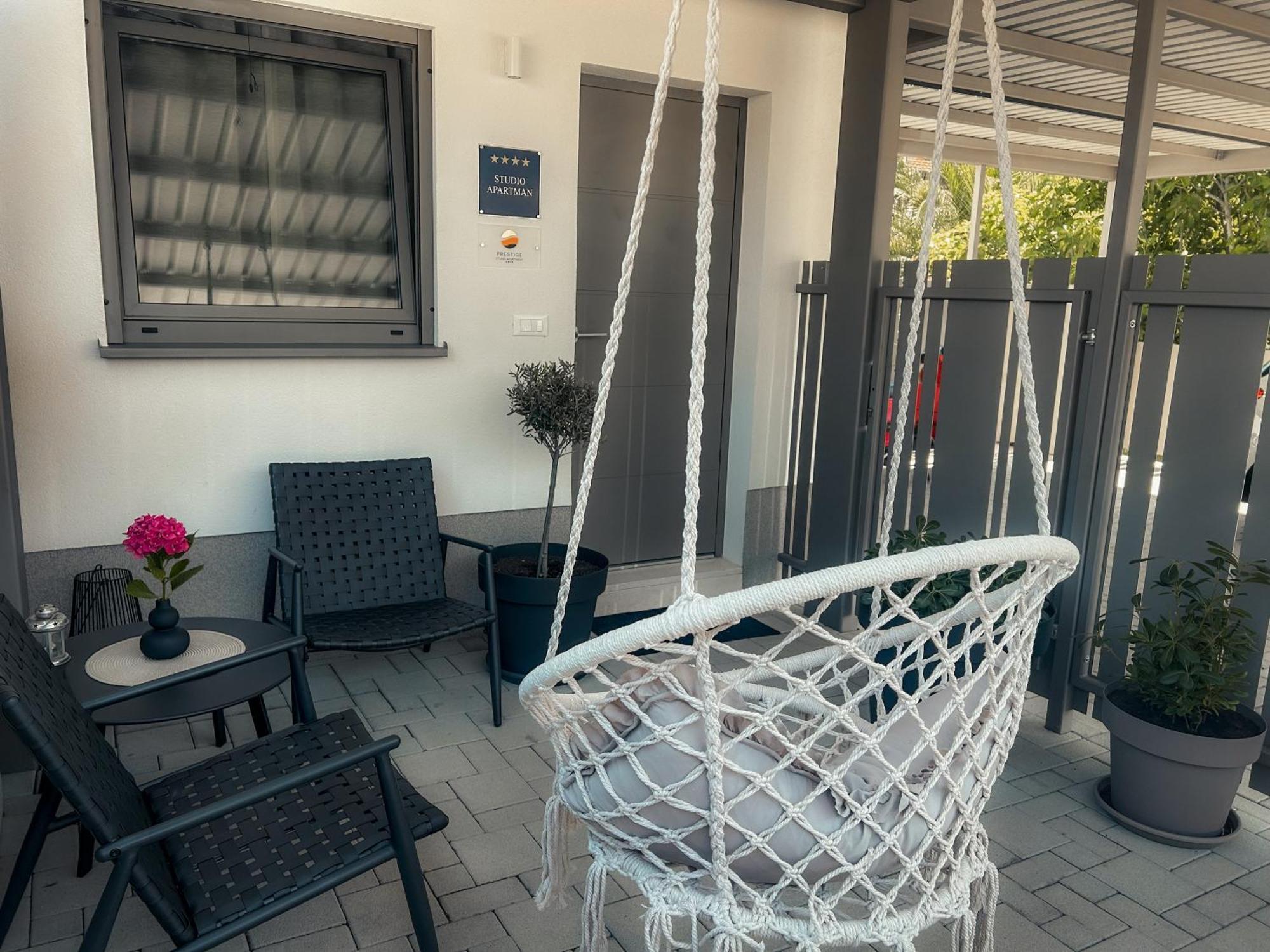 רוביני Prestige Studio Apartment מראה חיצוני תמונה